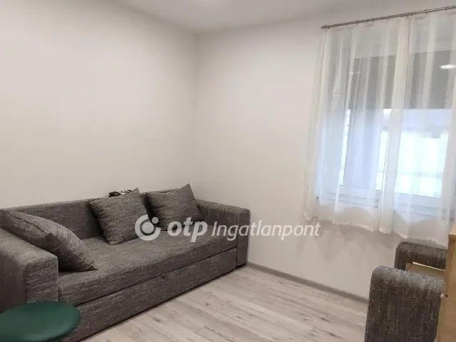 Eladó ház Pápa 360 nm