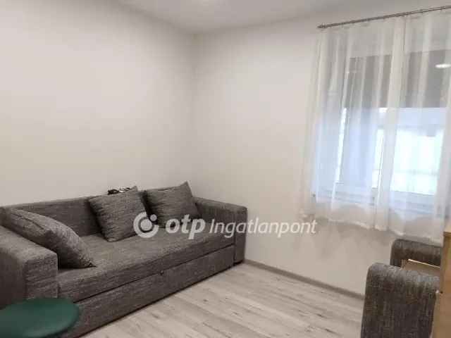 Eladó ház Pápa 360 nm