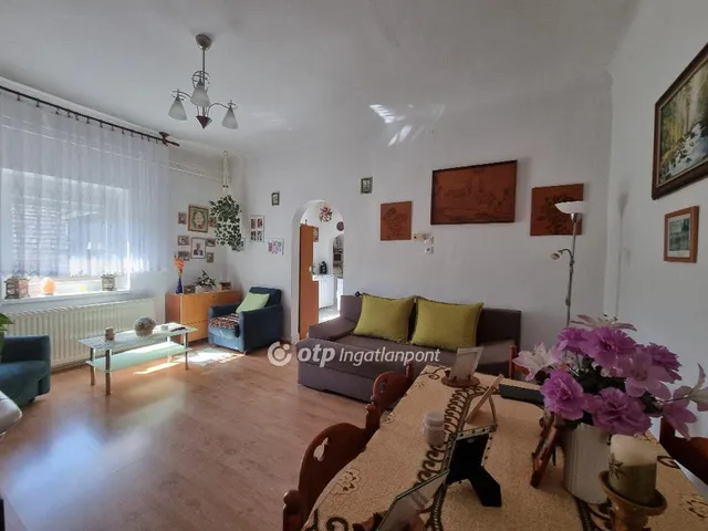 Eladó ház Pápateszér 69 nm