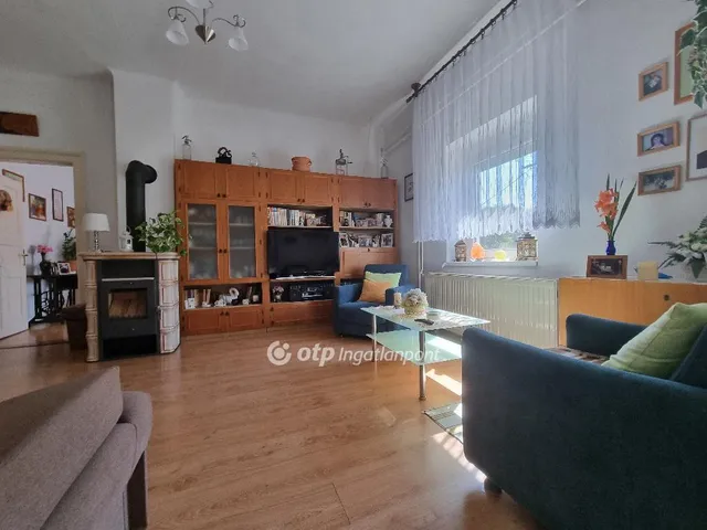 Eladó ház Pápateszér 69 nm