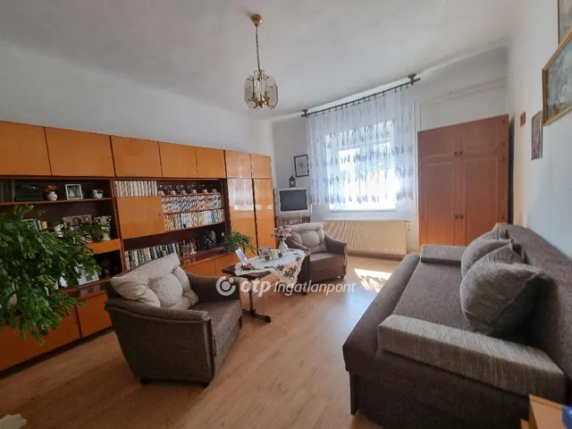 Eladó ház Pápateszér 69 nm