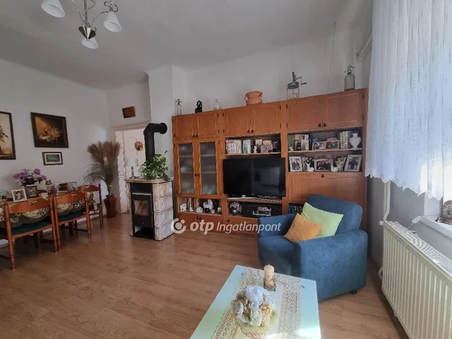 Eladó ház Pápateszér 69 nm