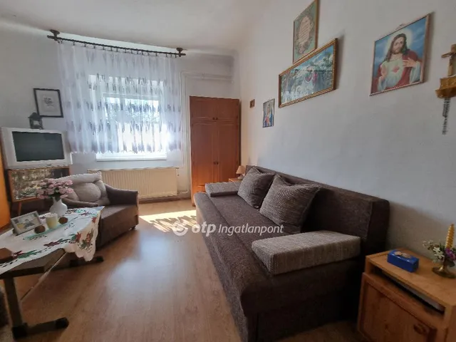 Eladó ház Pápateszér 69 nm