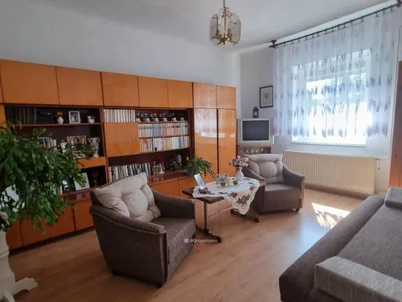 Eladó ház Pápateszér 69 nm