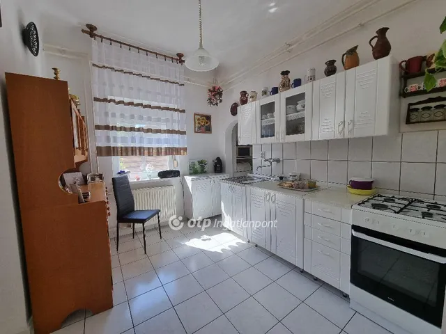 Eladó ház Pápateszér 69 nm