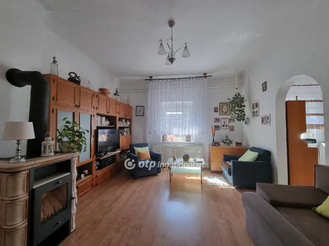 Eladó ház Pápateszér 69 nm