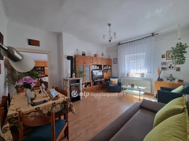 Eladó ház Pápateszér 69 nm