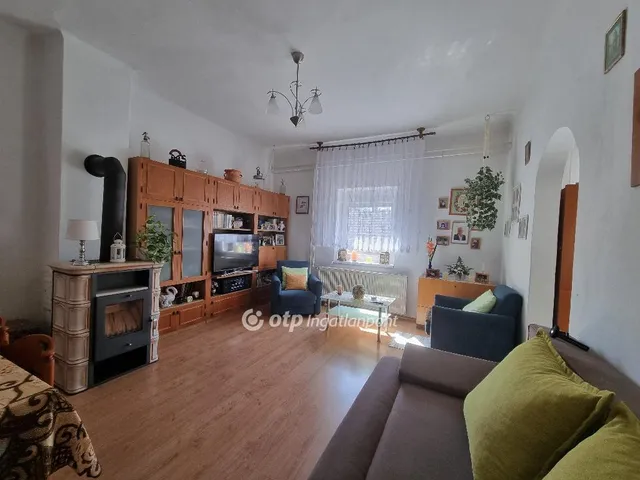 Eladó ház Pápateszér 69 nm