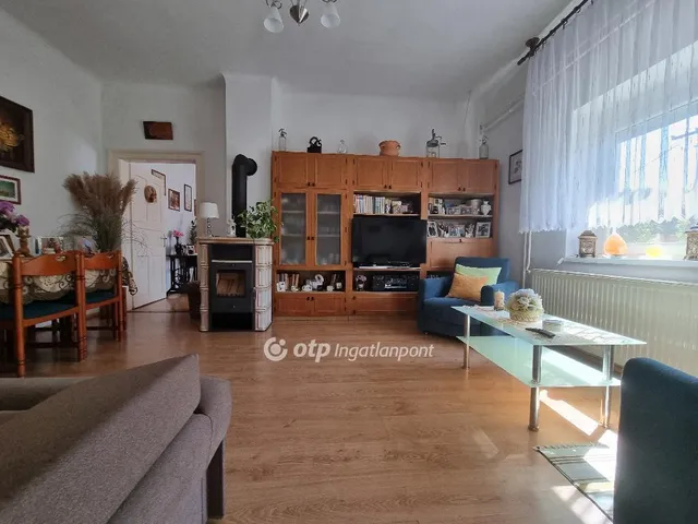 Eladó ház Pápateszér 69 nm