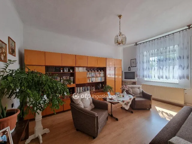 Eladó ház Pápateszér 69 nm