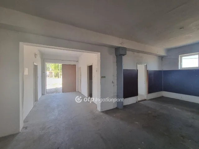 Eladó kereskedelmi és ipari ingatlan Gyarmat 1000 nm