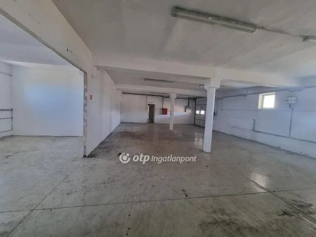 Eladó kereskedelmi és ipari ingatlan Gyarmat 1000 nm