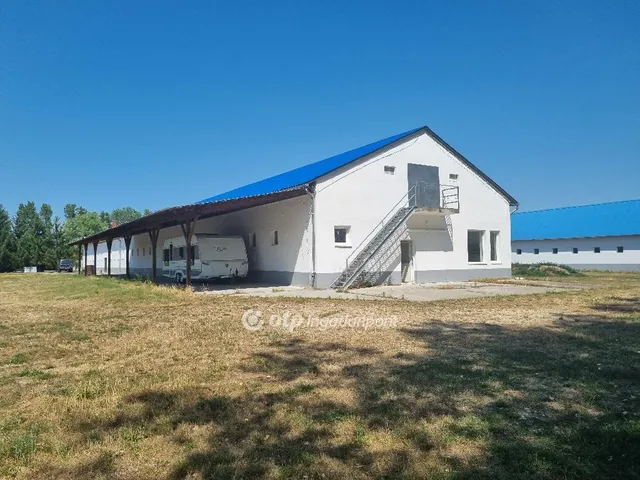 Eladó kereskedelmi és ipari ingatlan Gyarmat 1000 nm