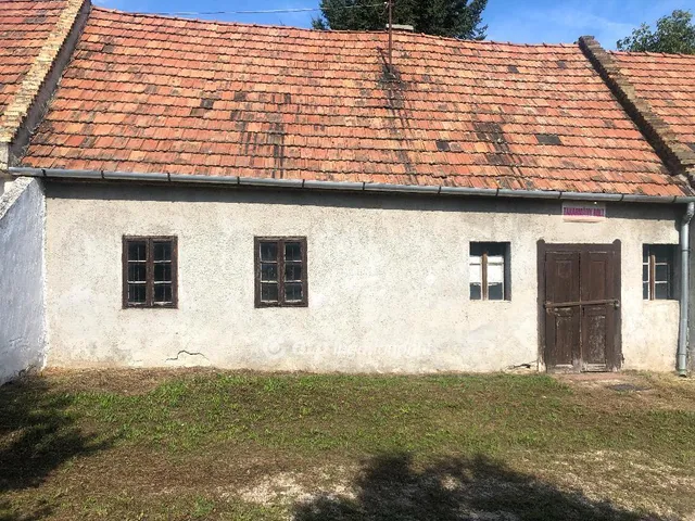 Eladó ház Ajka 238 nm