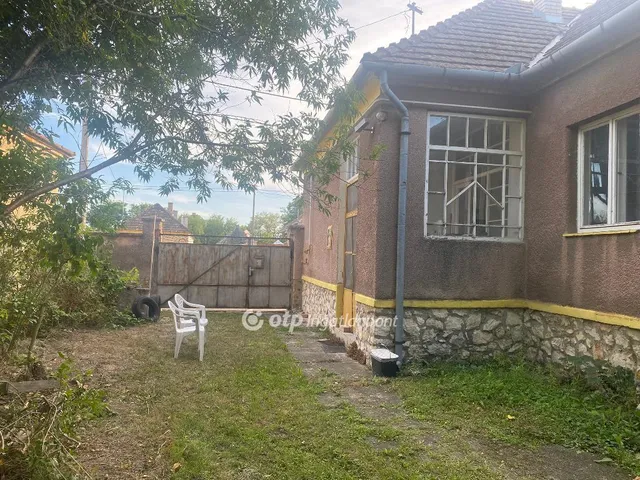 Eladó ház Béb 70 nm