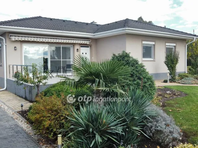 Eladó üdülő és hétvégi ház Pápa 170 nm