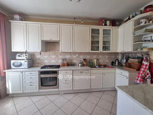 Eladó ház Pápa 209 nm