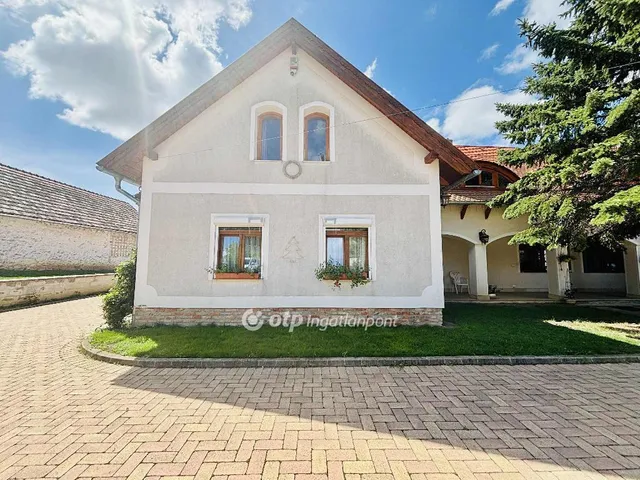 Eladó kereskedelmi és ipari ingatlan Pénzesgyőr 480 nm