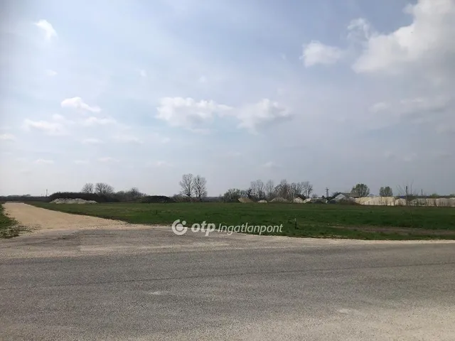 Eladó kereskedelmi és ipari ingatlan Pápa 26331 nm