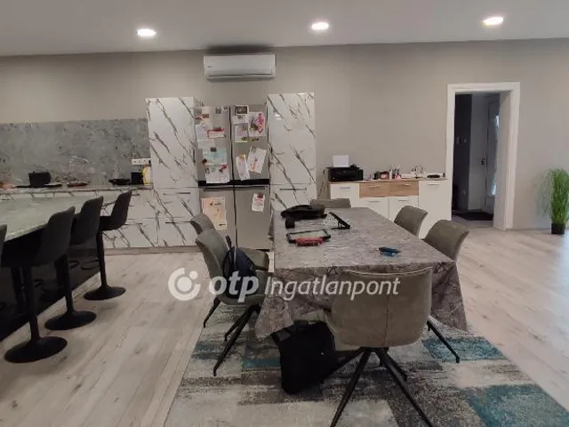 Eladó ház Pápa 360 nm