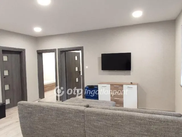 Eladó ház Pápa 360 nm