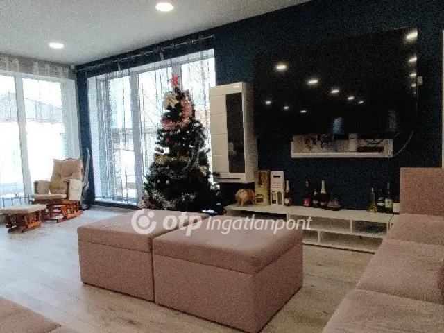 Eladó ház Pápa 360 nm