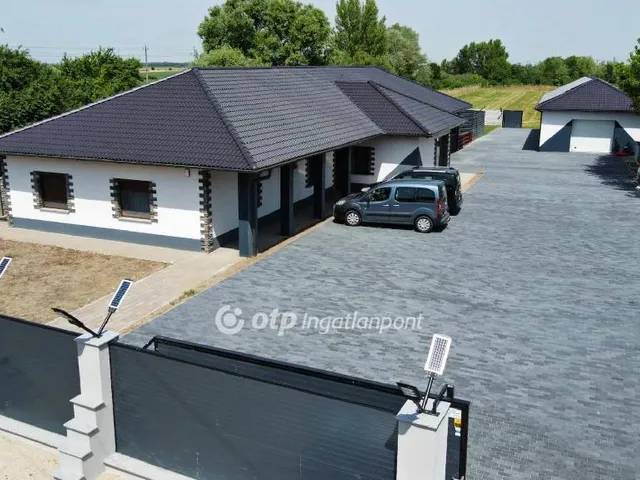 Eladó ház Pápa 360 nm