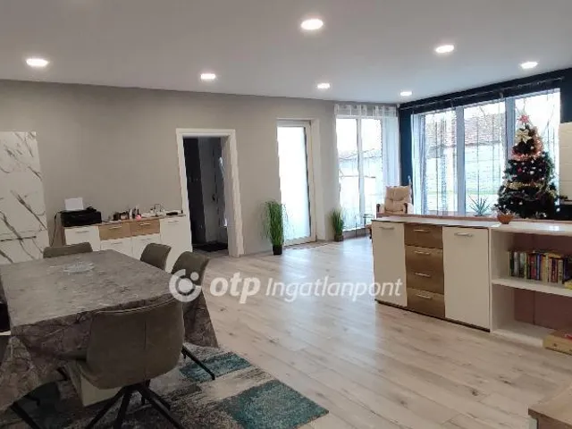 Eladó ház Pápa 360 nm