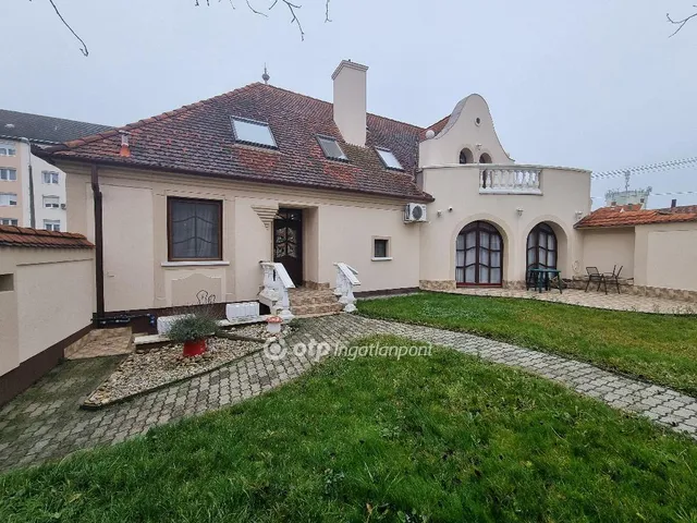 Eladó ház Pápa 185 nm