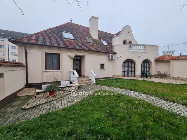 Eladó ház Pápa 185 nm