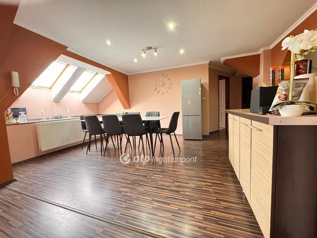 Eladó lakás Pápa 127 nm