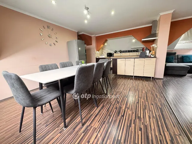 Eladó lakás Pápa 127 nm