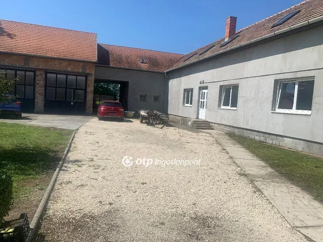 Eladó ház Pápa 471 nm