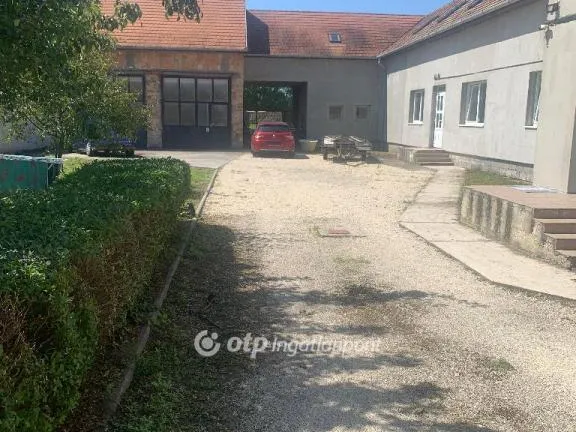 Eladó ház Pápa 471 nm