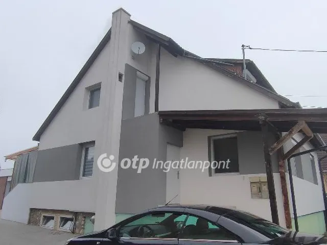 Eladó ház Nyárád 160 nm