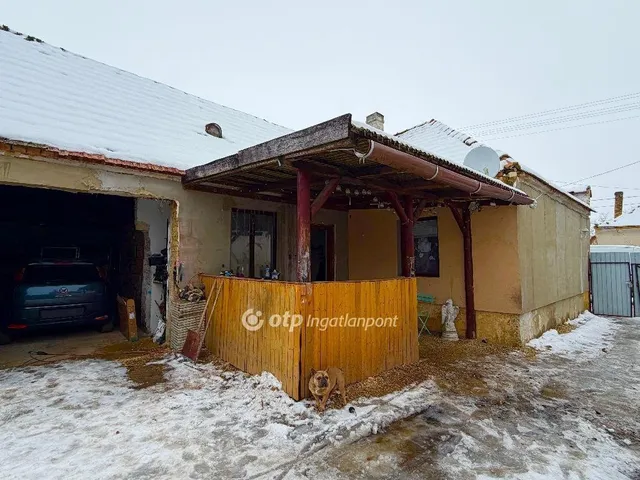 Eladó ház Pápateszér 114 nm