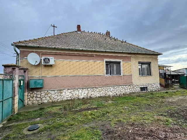 Eladó ház Mezőlak 120 nm