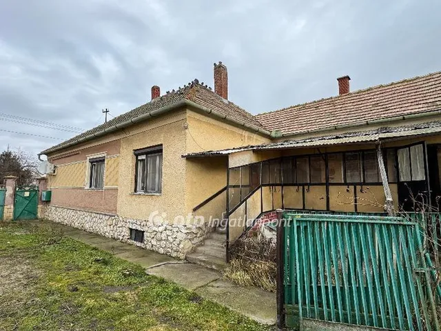 Eladó ház Mezőlak 120 nm