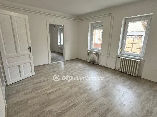 Eladó lakás Pápa, Belváros 73 nm