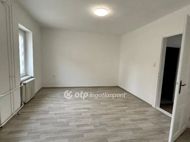 Eladó lakás Pápa, Belváros 73 nm