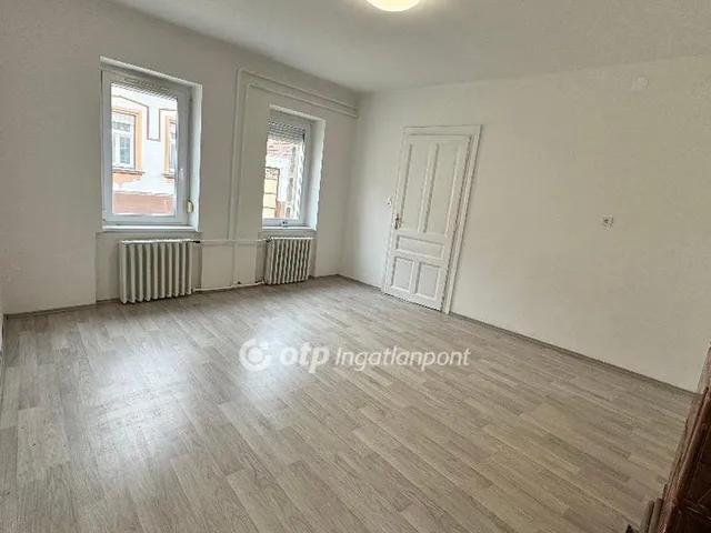 Eladó lakás Pápa, Belváros 73 nm