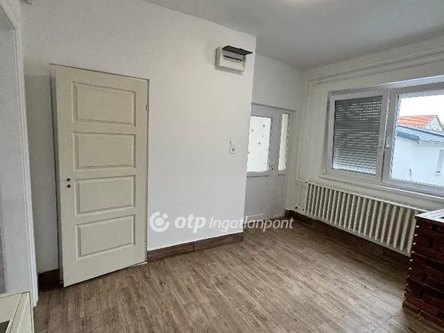 Eladó lakás Pápa, Belváros 73 nm