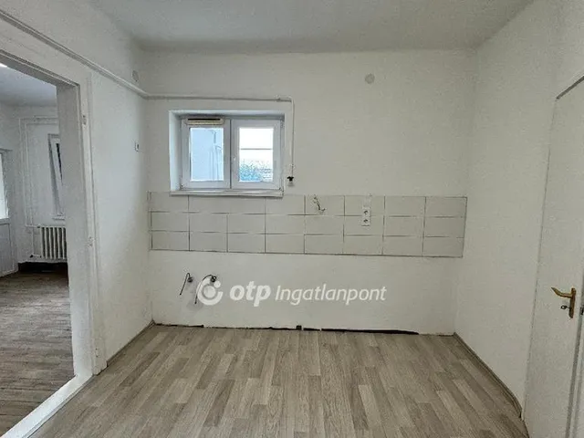 Eladó lakás Pápa, Belváros 73 nm