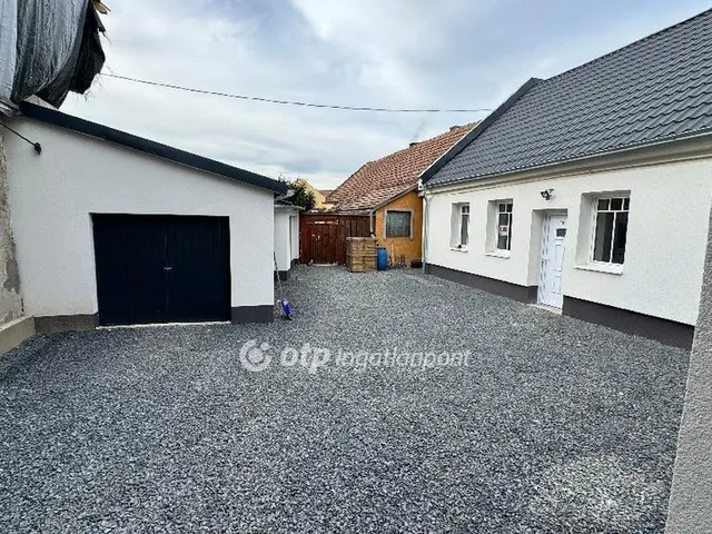 Eladó lakás Pápa, Belváros 73 nm