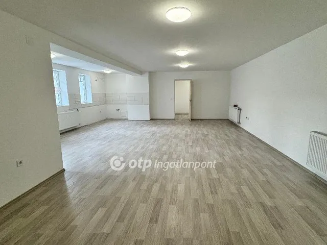 Eladó lakás Pápa 75 nm