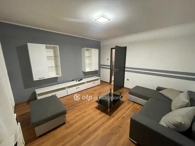 Eladó lakás Pápa, Vajda Péter-lakótelep 54 nm