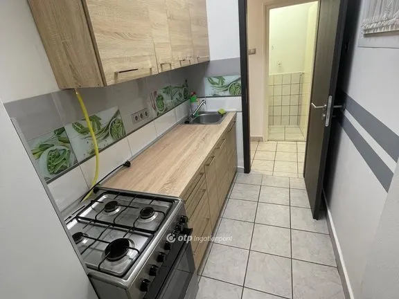 Eladó lakás Pápa, Vajda Péter-lakótelep 54 nm