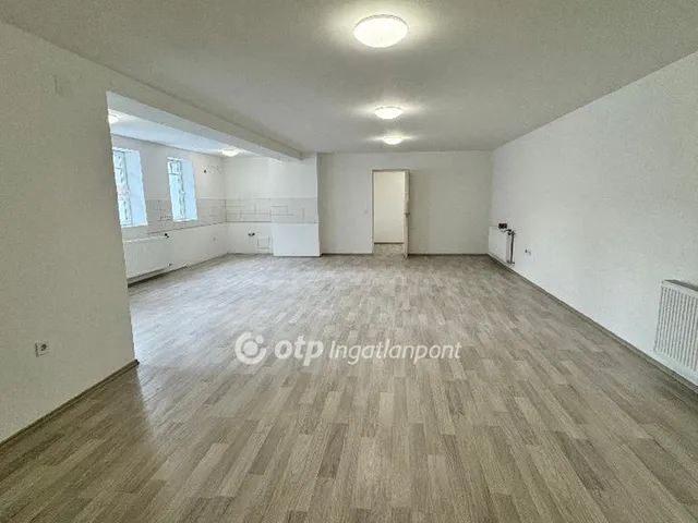 Eladó lakás Pápa 75 nm