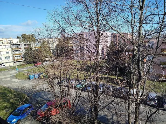 Eladó lakás Pápa, Vajda Péter-lakótelep 44 nm