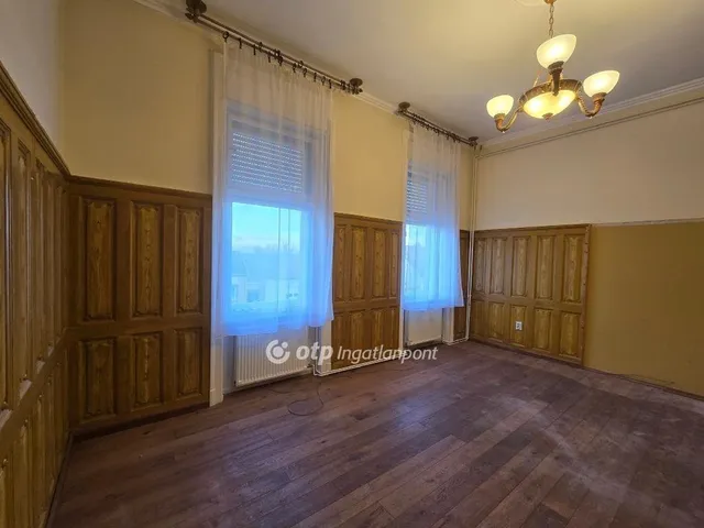 Eladó lakás Pápa 112 nm